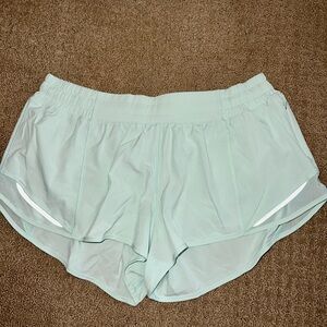 LULULEMON size 10 Short 2.5"